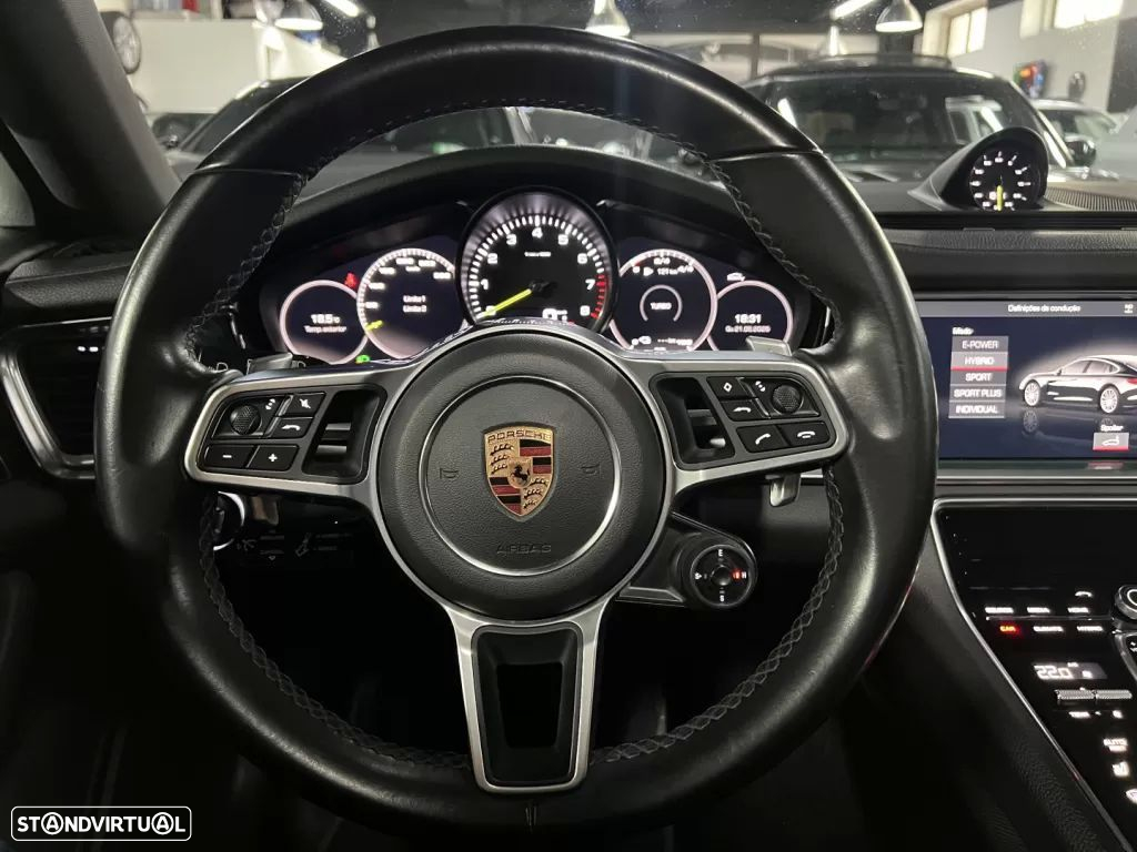 Porsche Panamera 4 E-Hybrid Executive - 17