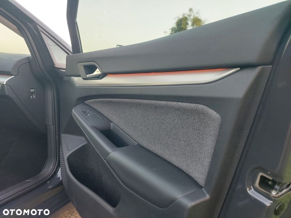 Volkswagen Golf 1.0 eTSI OPF DSG Move - 18