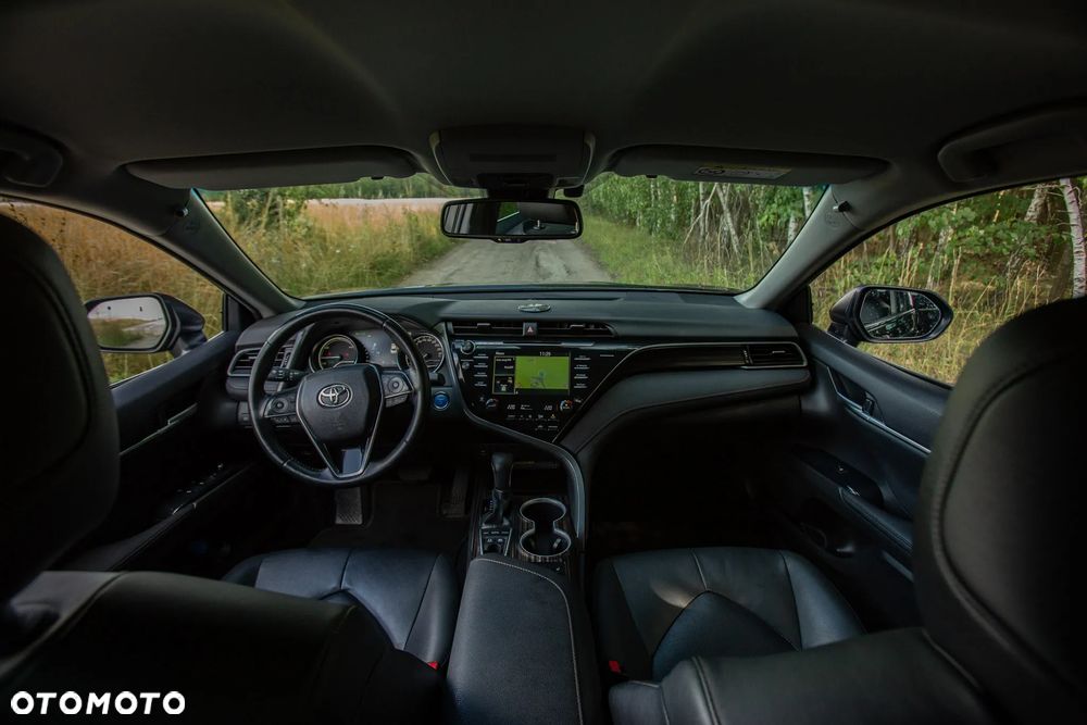 Toyota Camry 2.5 Hybrid Executive CVT - 24