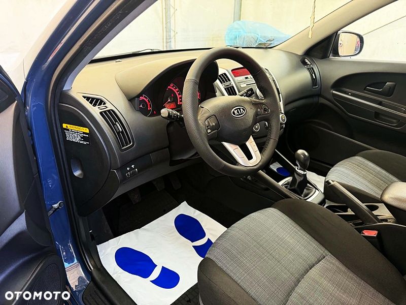 Kia Ceed - 10