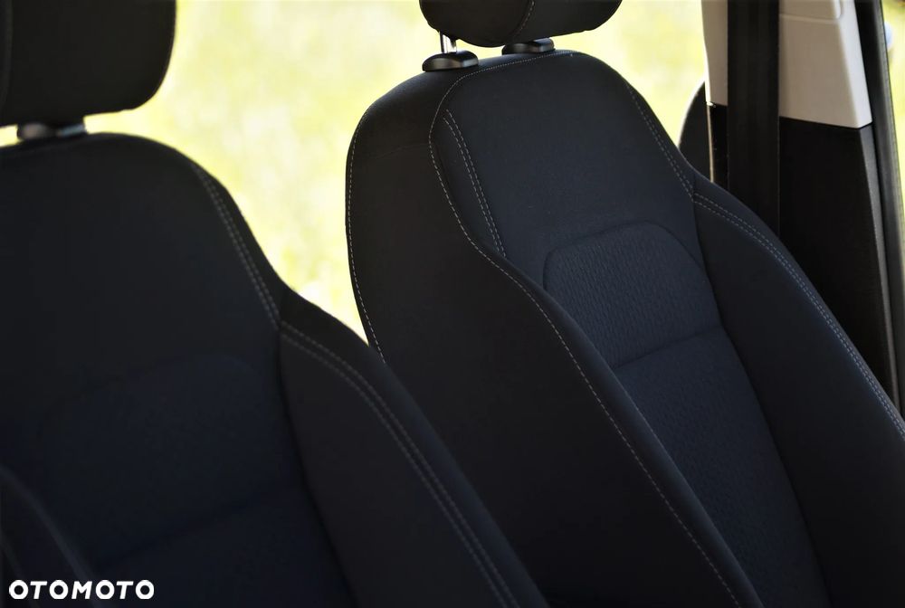 Ford Kuga - 25