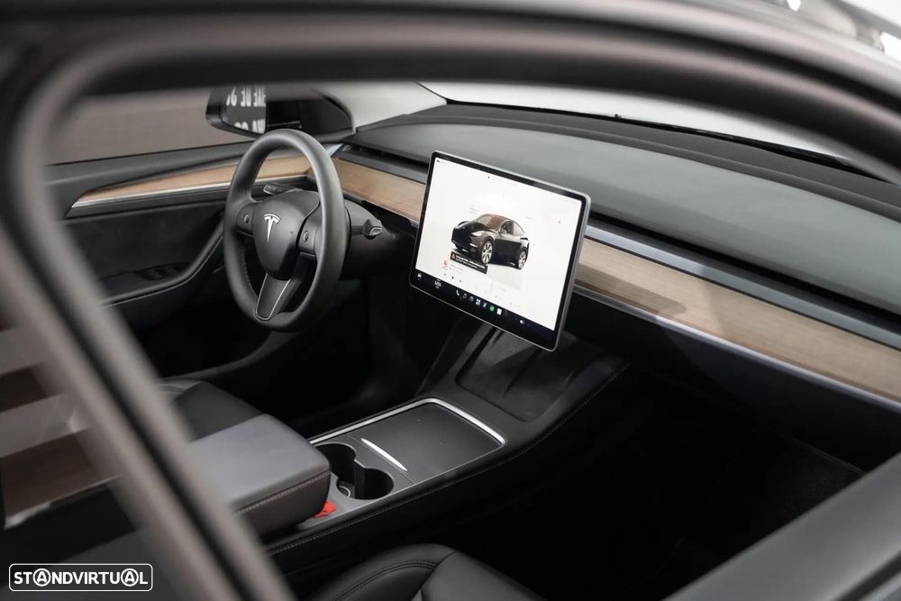 Tesla Model Y Long Range Dual Motor AWD - 13