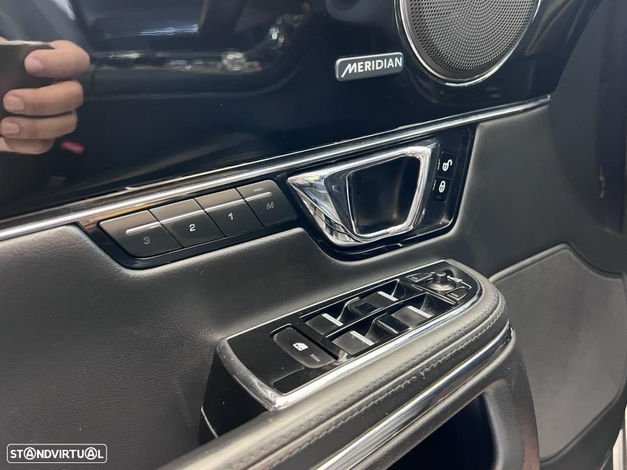 Jaguar XJ 3.0 D V6 Premium Luxury - 51