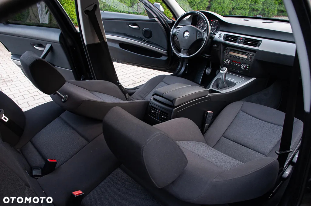BMW Seria 3 318i Edition Sport - 25