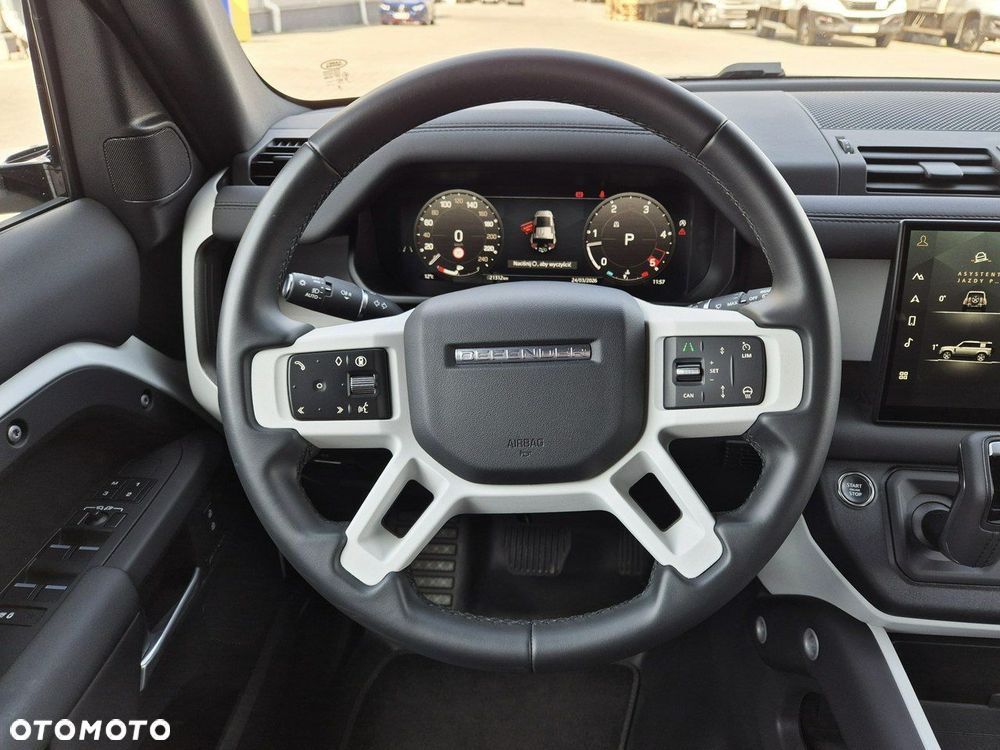 Land Rover Defender - 21