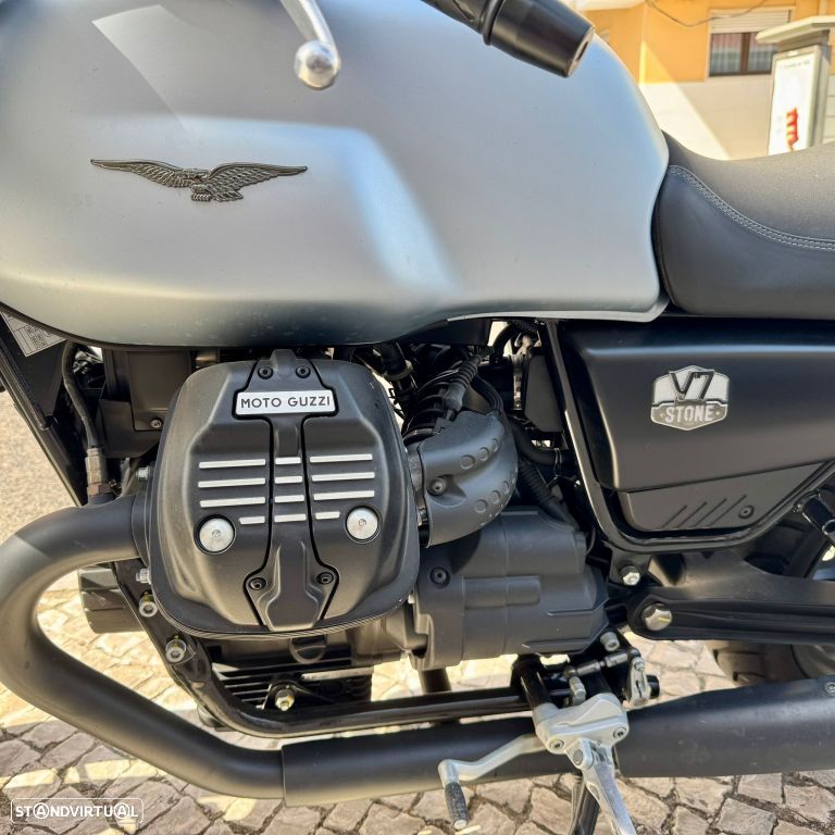 Moto Guzzi V7 Stone - 2