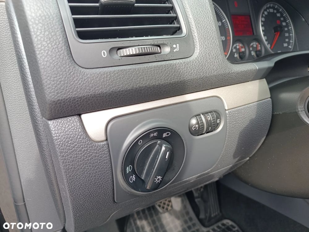 Volkswagen Golf 1.6 Comfortline - 24