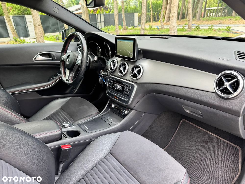 Mercedes-Benz GLA 250 4Matic 7G-DCT AMG Line - 37