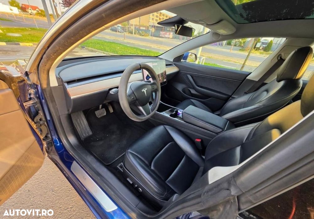 Tesla Model 3 - 6