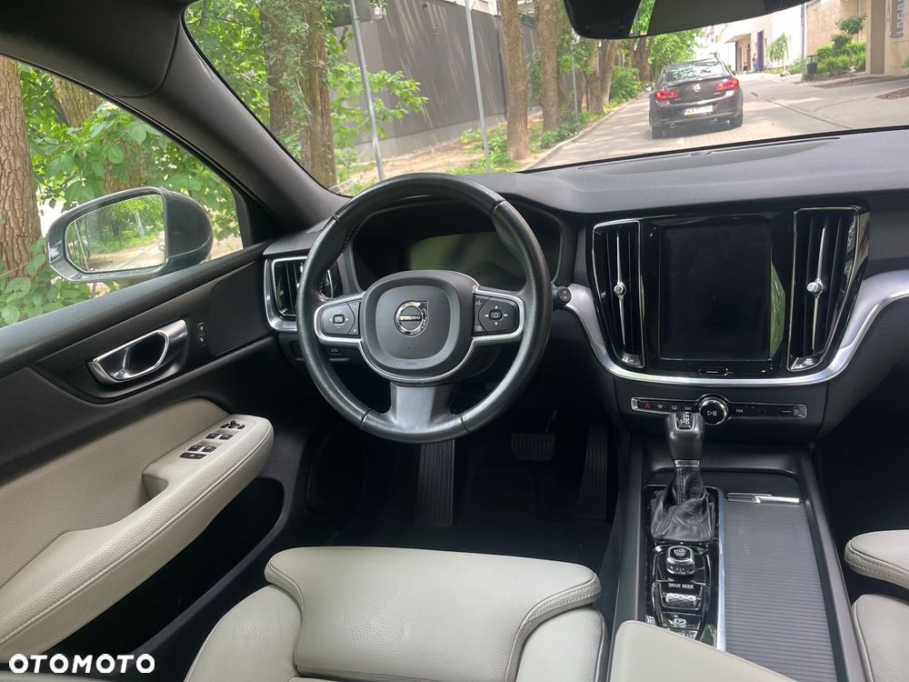 Volvo V60 T4 Momentum Pro - 13