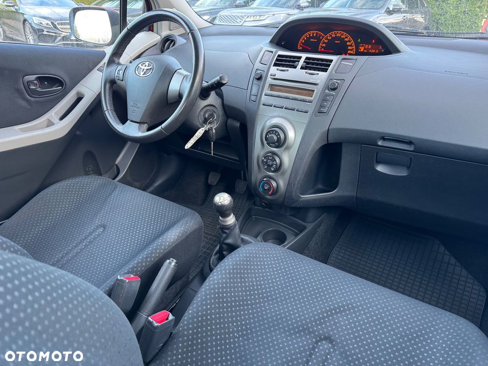 Toyota Yaris 1.0 Premium EU6 - 12