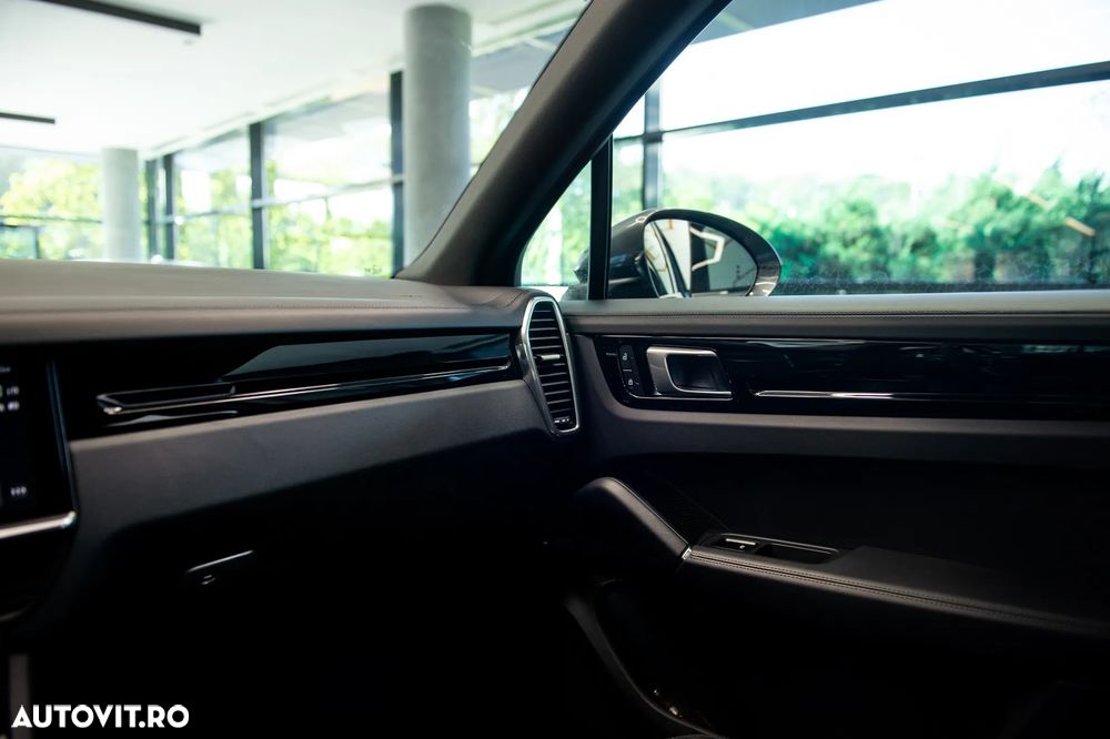 Porsche Cayenne - 32