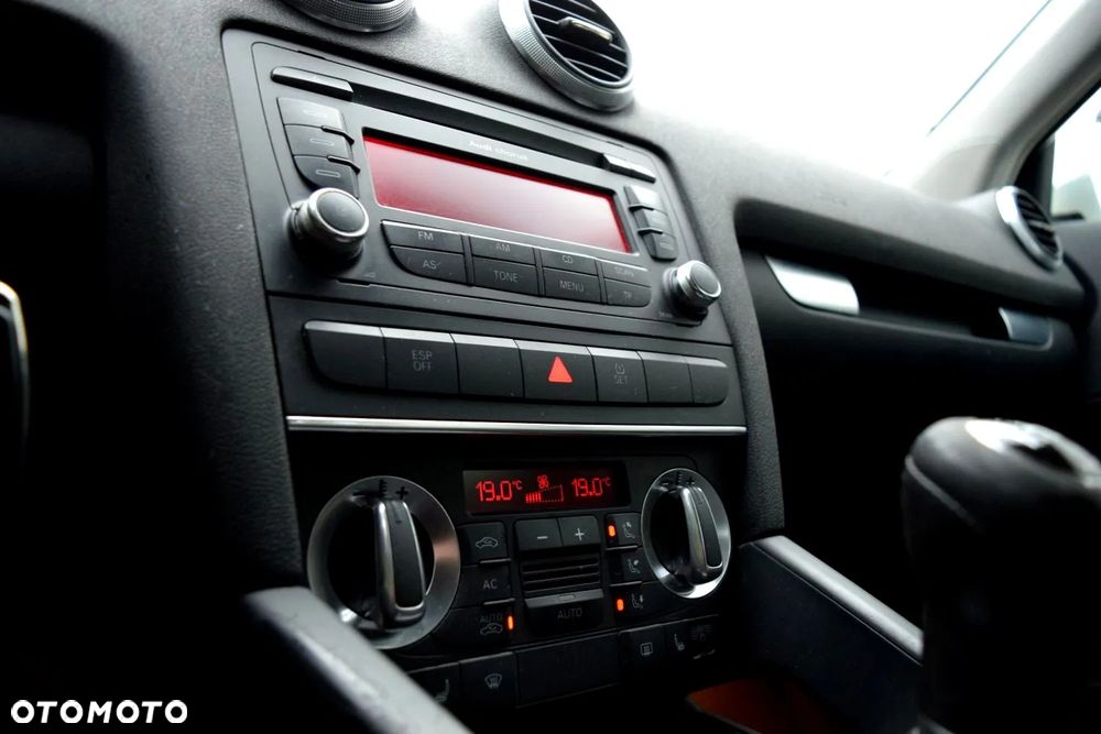 Audi A3 Sportback 1.6 Ambiente - 12