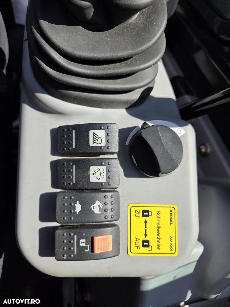 Hitachi ZX33U-6, 3,7 tone, 2023, 342ore, CUPLA RAPIDA HIDRAULICA+2 cupe SAPARE+CUPA TALUZ INCLINABILA, 2 circuite hidr pe brate, aer conditionat, LAMA NIVELARE, adanc sapare 3,5m, latime 1,55m, ridica 2,8t, posibil leasing 4 ani-PROMOTIE 41.900  EUR+Tva - 20
