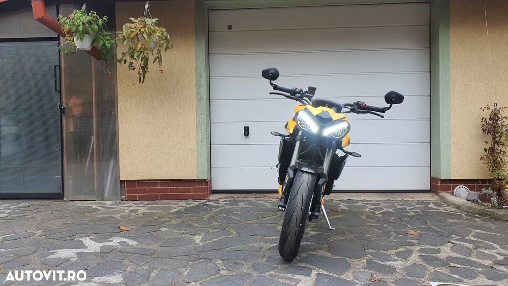 Triumph Street Triple 765RS - 4