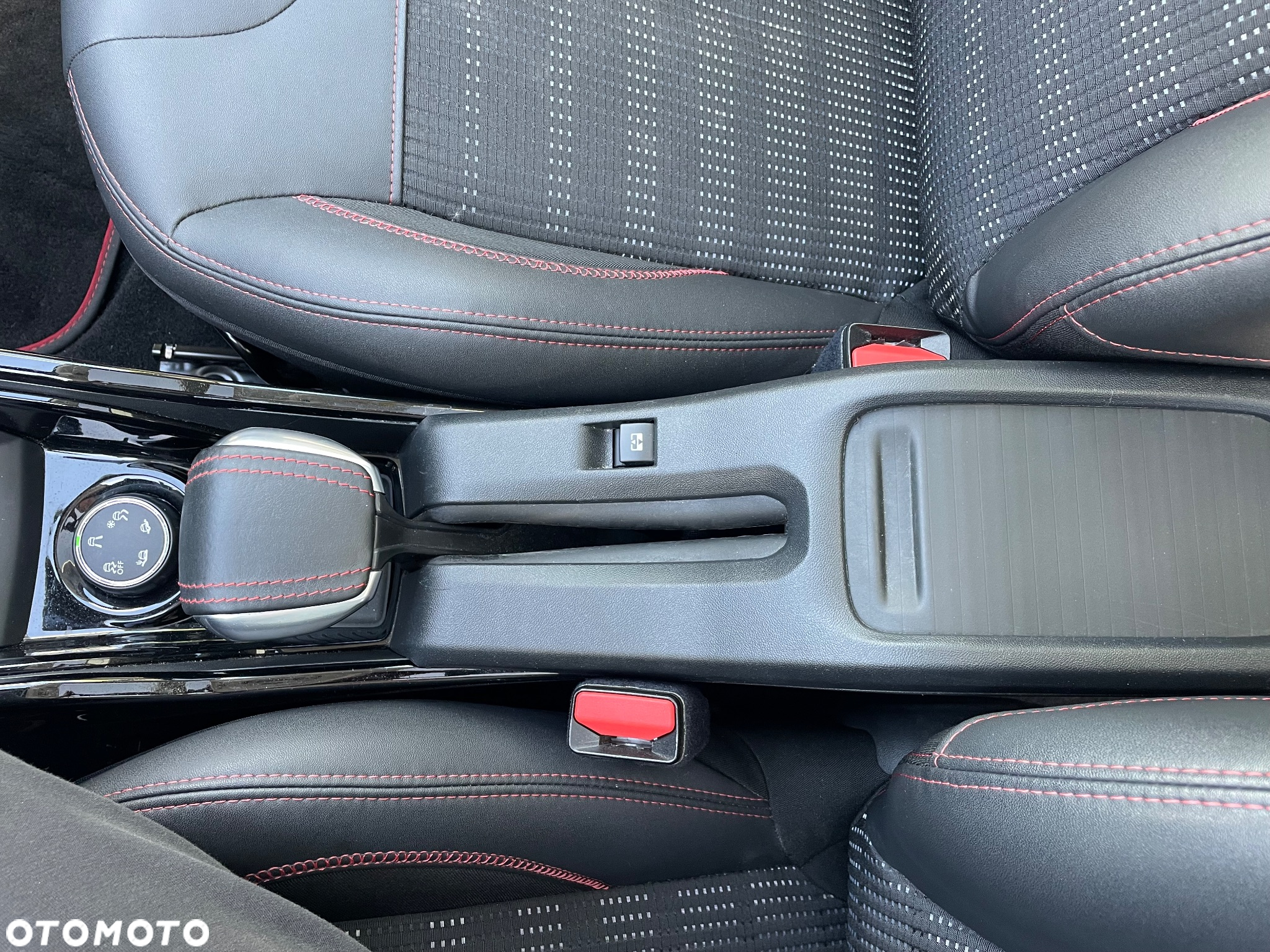 Peugeot 2008 PureTech 110 Stop&Start EAT6 GT-Line Edition - 31