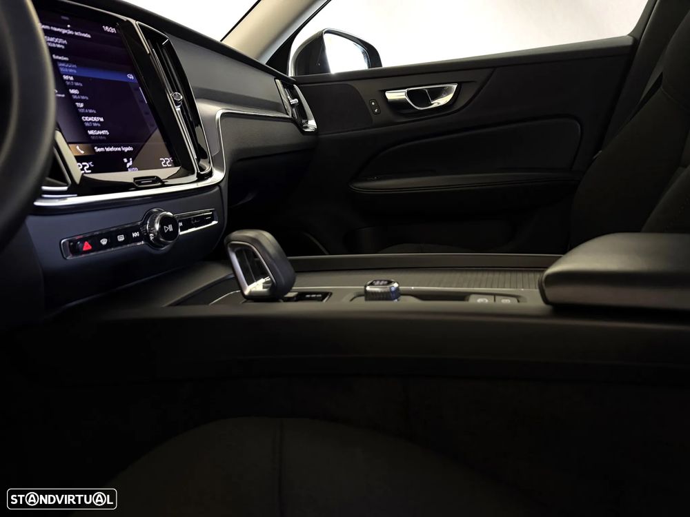 Volvo V60 2.0 B4 Momentum Geartronic - 8