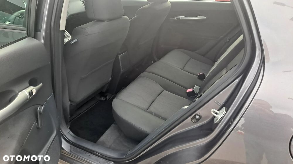 Toyota Auris 1.4 D-4D 2010 - 11