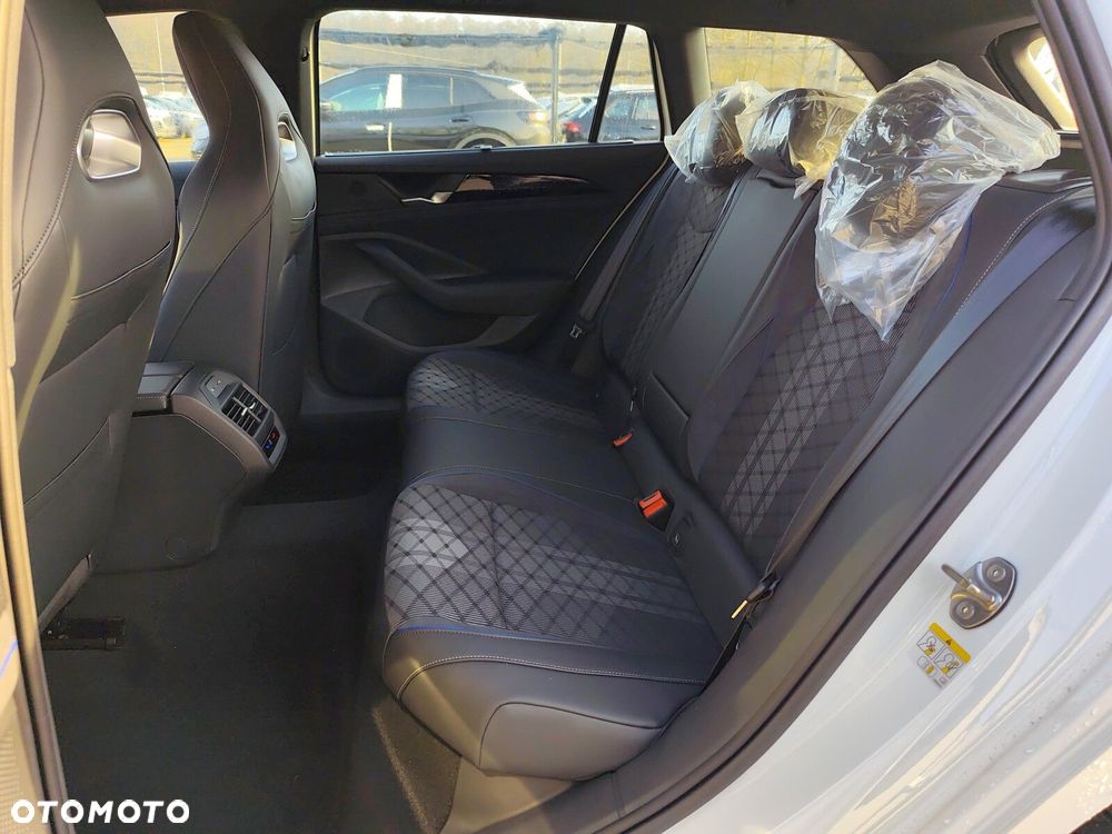 Volkswagen Passat - 28