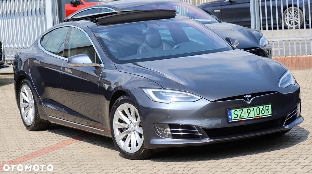 Tesla Model S - 38