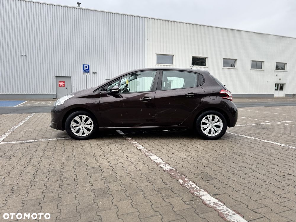 Peugeot 208 - 5