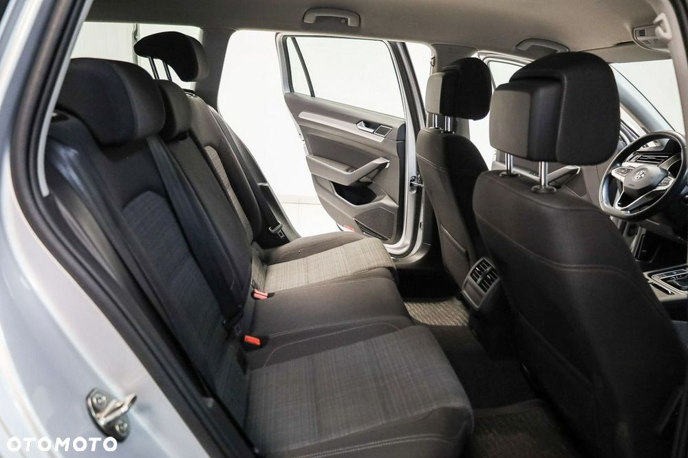 Volkswagen Passat - 25