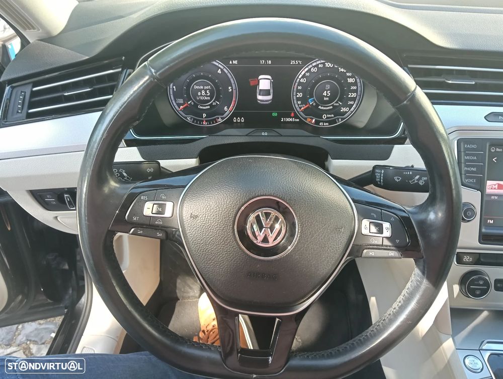 VW Passat 2.0 TDI Highline DSG - 26