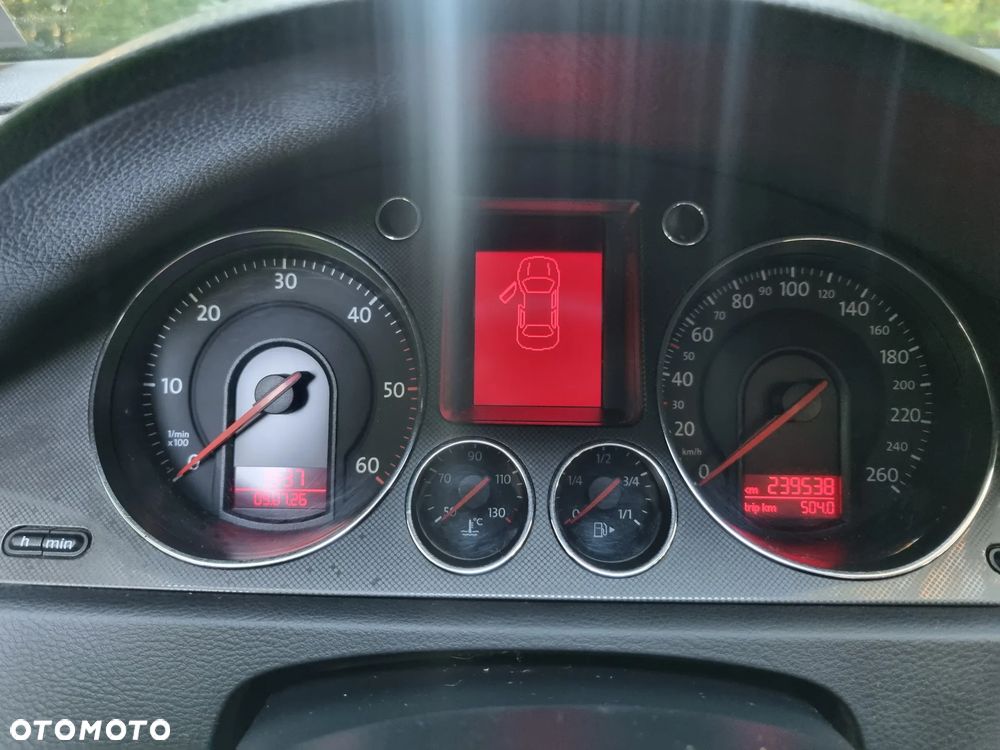 Volkswagen Passat 2.0 TDI Comfortline - 14