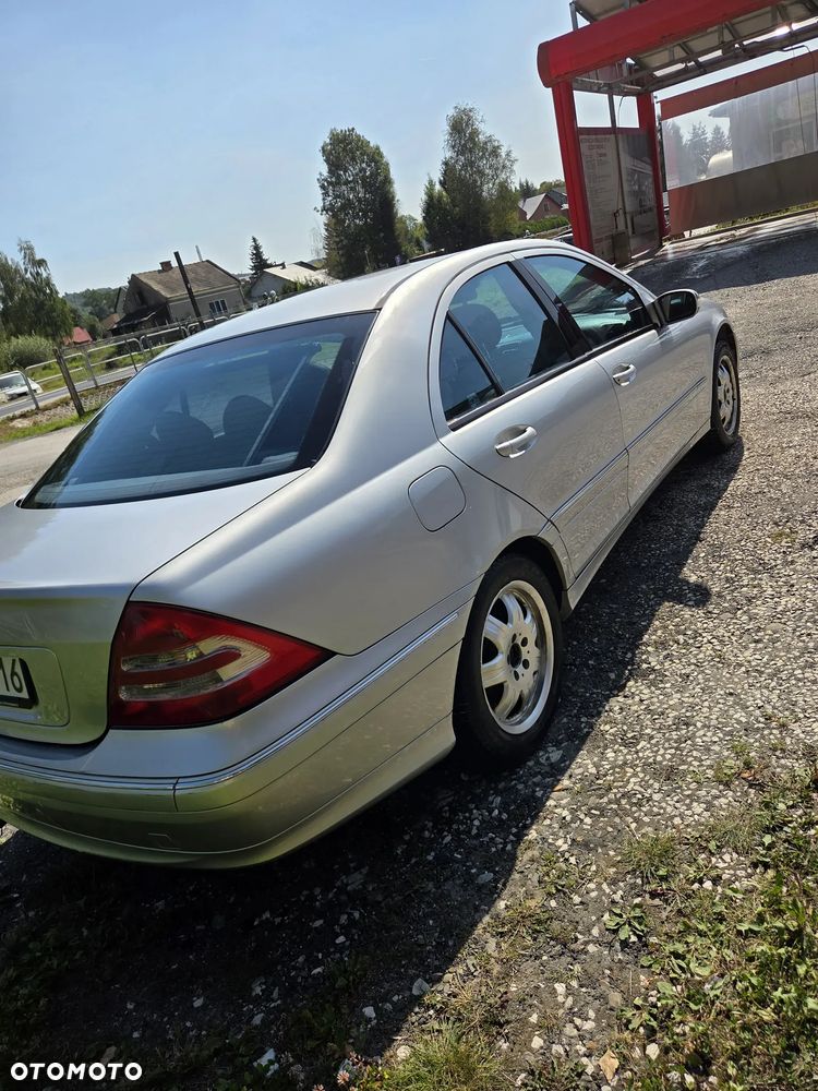 Mercedes-Benz Klasa C 320 4Matic Classic - 4
