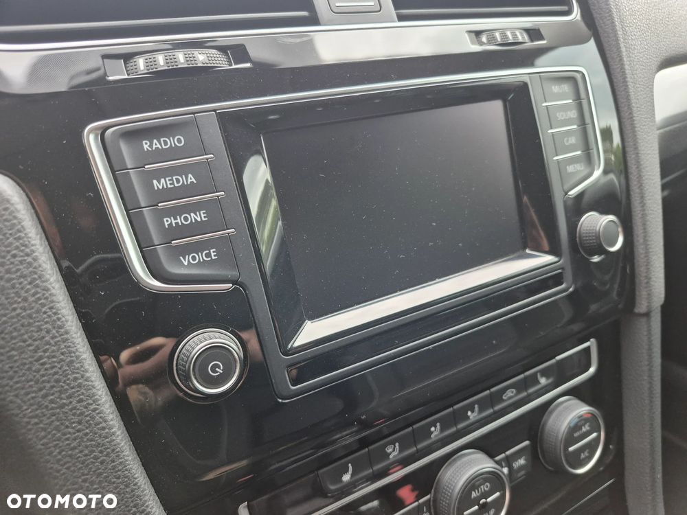 Volkswagen Golf - 32