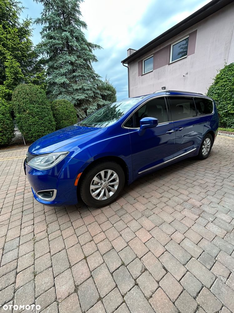 Chrysler Pacifica - 4