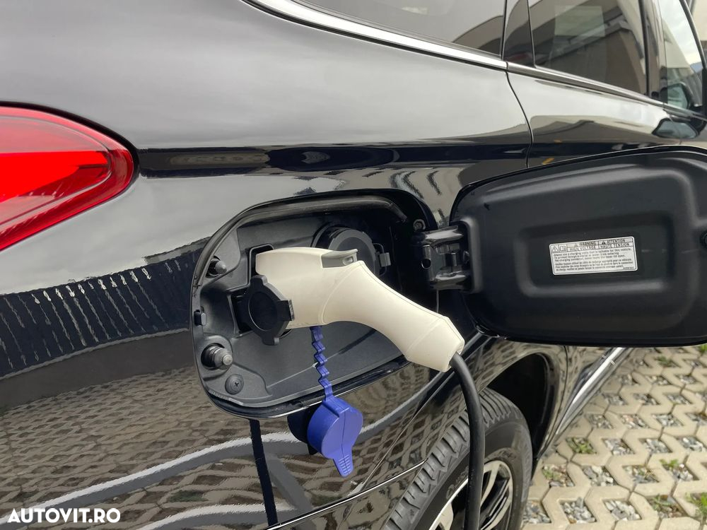 Mitsubishi Outlander 2.0 4WD Plug-In Hybrid Top - 36