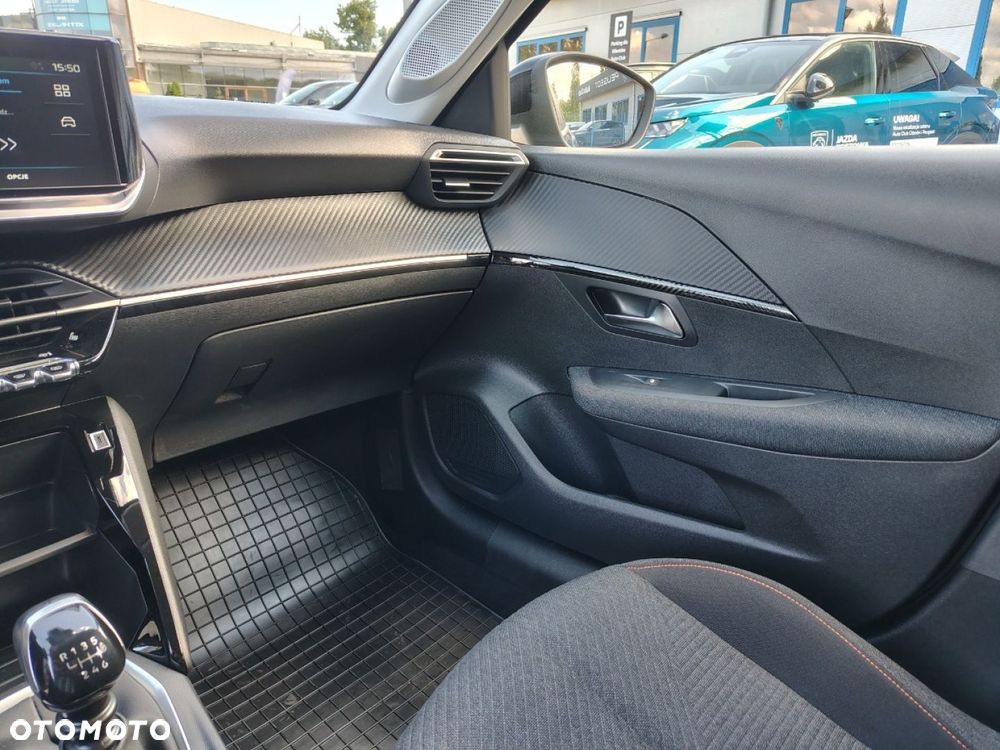 Peugeot 208 - 24