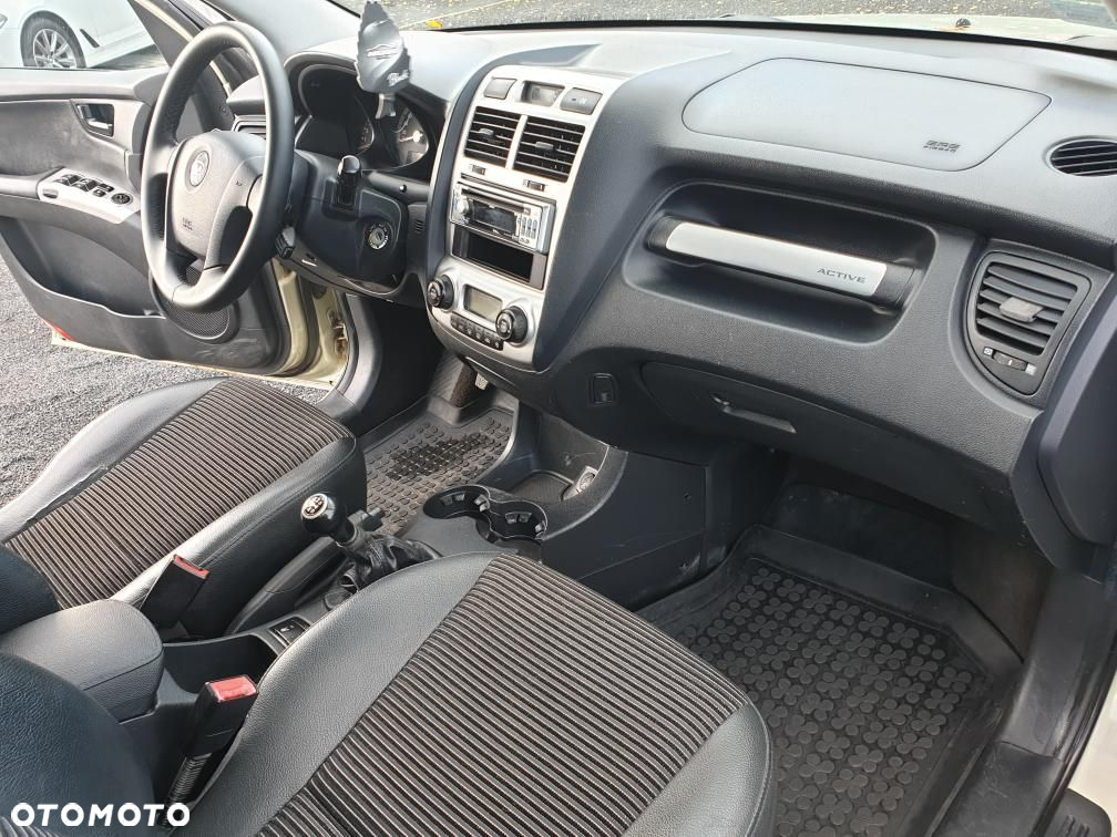 Kia Sportage 2.0 CRDi Freedom - 5