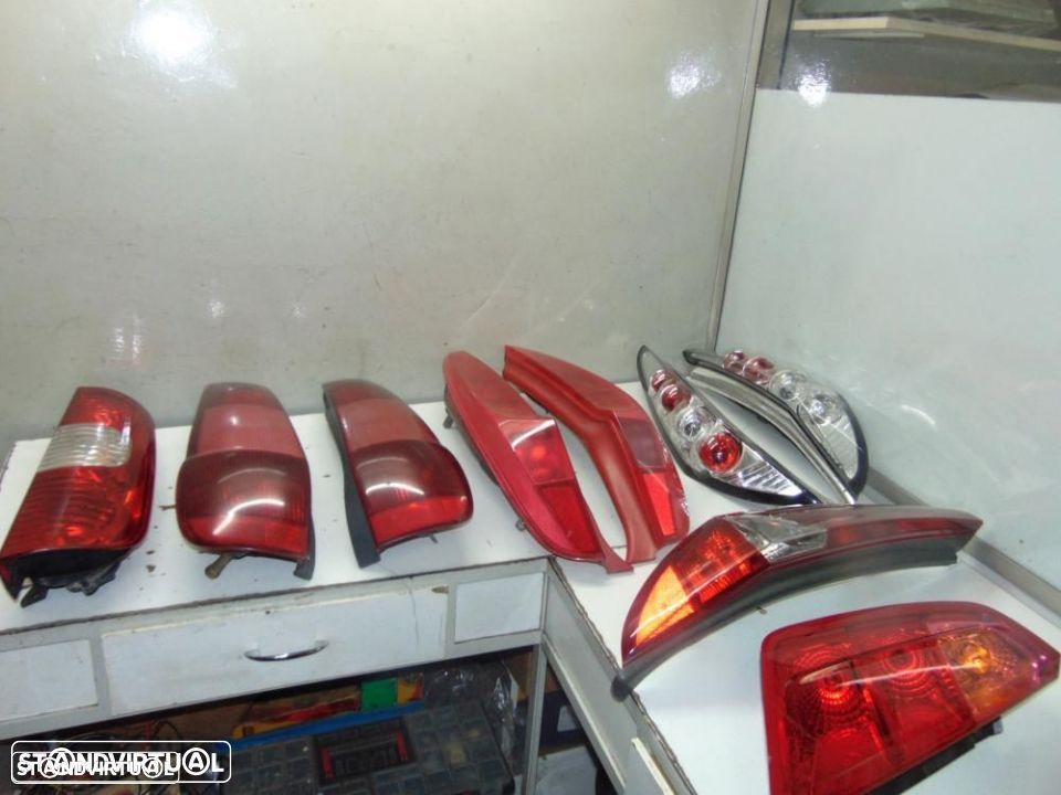 Fiat Punto e varios farolins - 1
