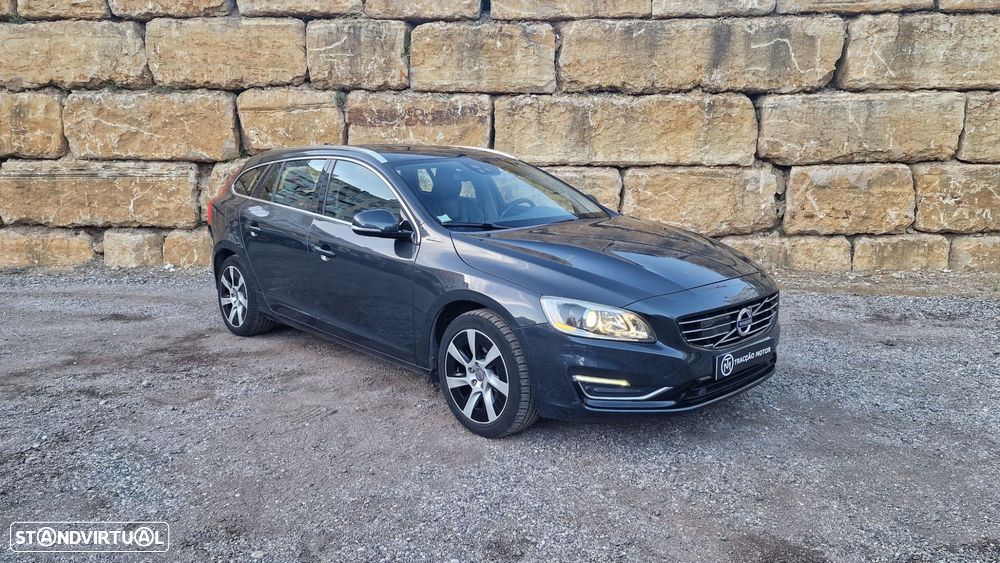 Volvo V60 D6 Plug-In-Hybrid AWD Geartronic Summum - 4