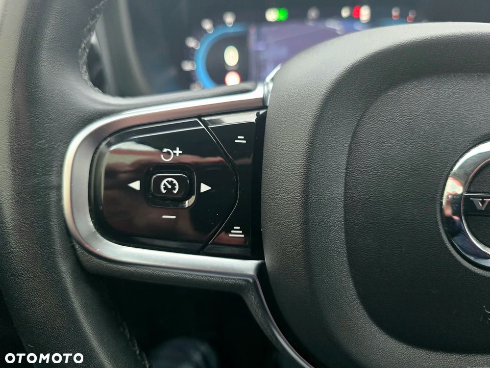 Volvo XC 60 B5 B AWD Ultimate Dark - 31