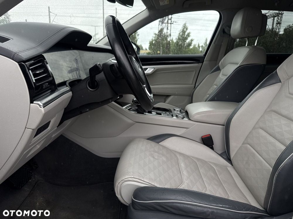 Volkswagen Touareg 3.0 V6 TDI SCR 4Mot - 11