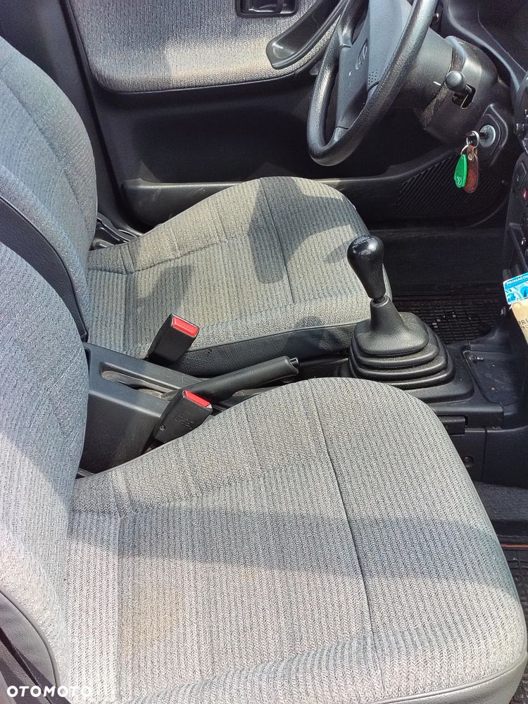 Nissan Sunny 1.4 LX - 6