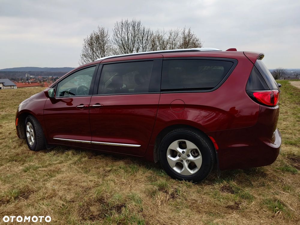Chrysler Pacifica - 11