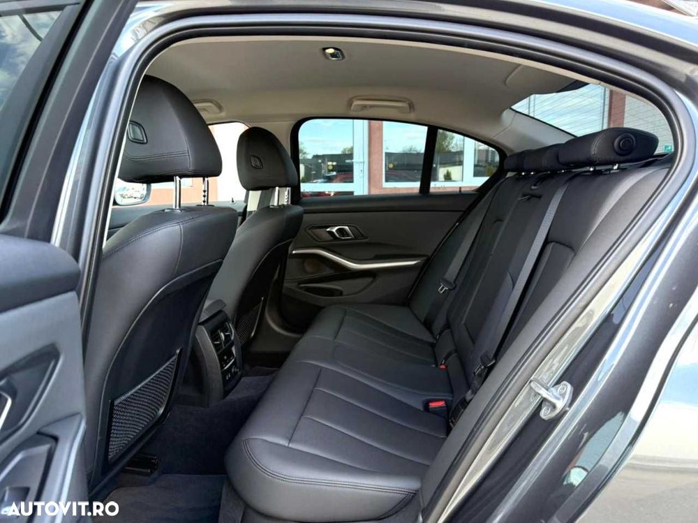 BMW Seria 3 320i AT - 16