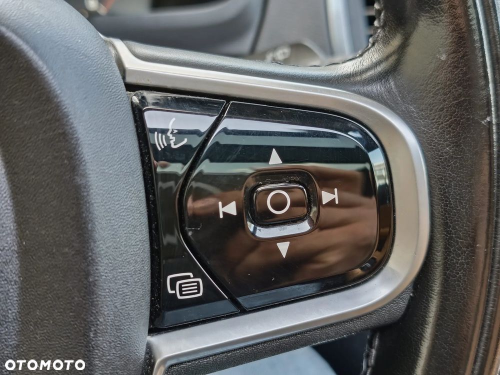 Volvo XC 90 T6 AWD Momentum 7os - 26