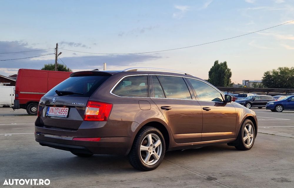 Skoda Octavia Combi 2.0 TDI DSG Premium Edition - 5