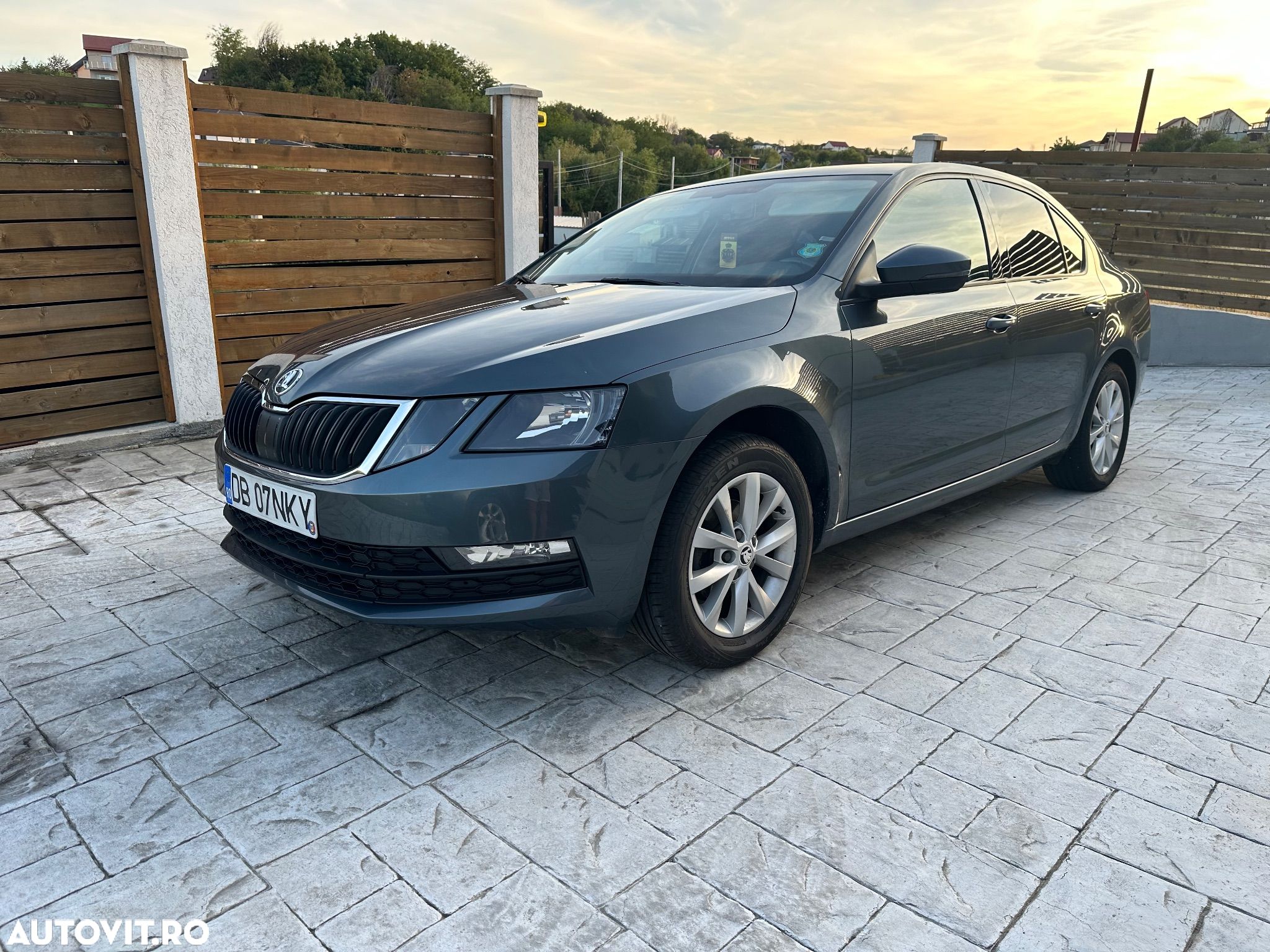 Skoda Octavia Combi Diesel 1.6 TDI Style - 1