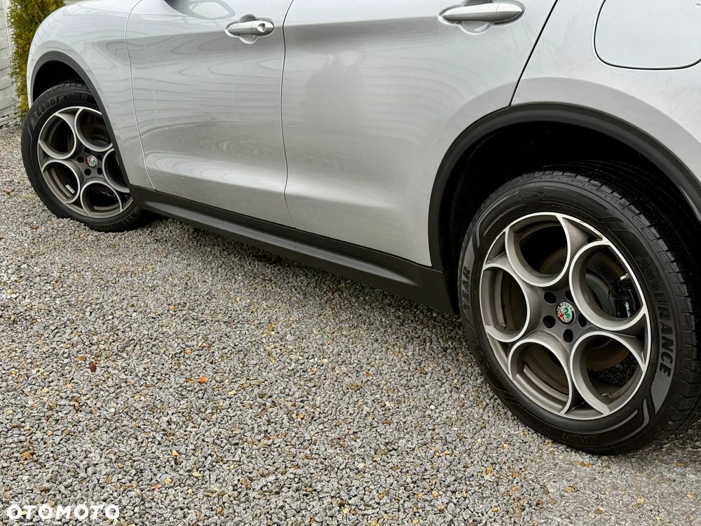 Alfa Romeo Stelvio 2.0 Turbo 16V AT8-Q4 Veloce Ti - 24