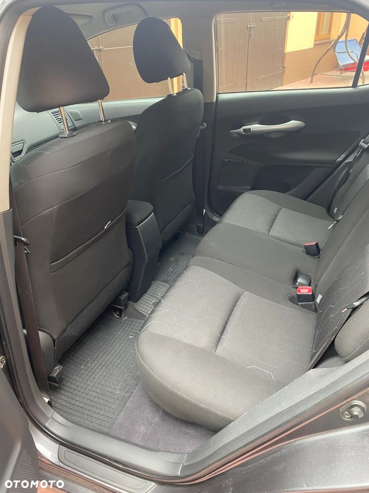 Toyota Auris 1.33 VVT-i Life Comfort - 2