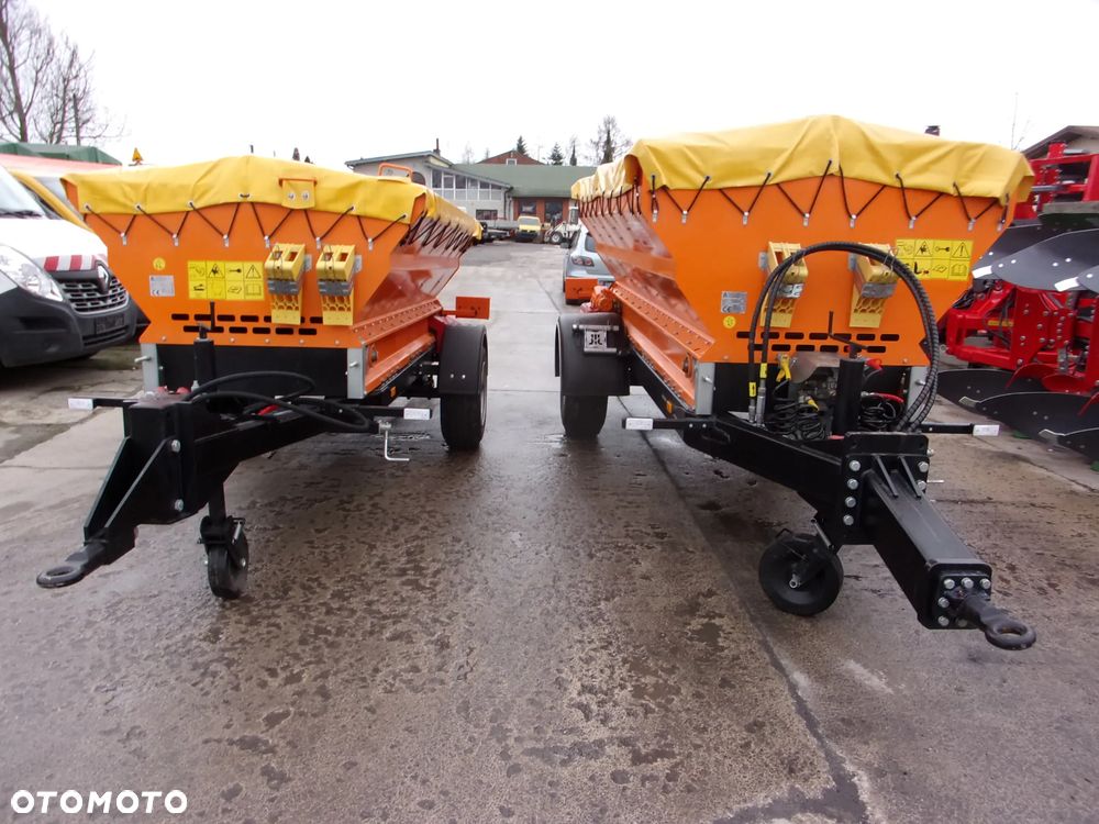 Pronar Posypywarka T-130, T-131 T132, Piaskarka, Solarka, Rozsiewacz wapna i nawozów RCW, Piaskarka komunalna, solarka rozsiewacz piasku soli KŁOS, Rozsiewacz komunalny N 065 POM Augustów, Pług odśnieżny prosty, łamany, strzałka Ursus, Inter-Tech, Pronar - 8