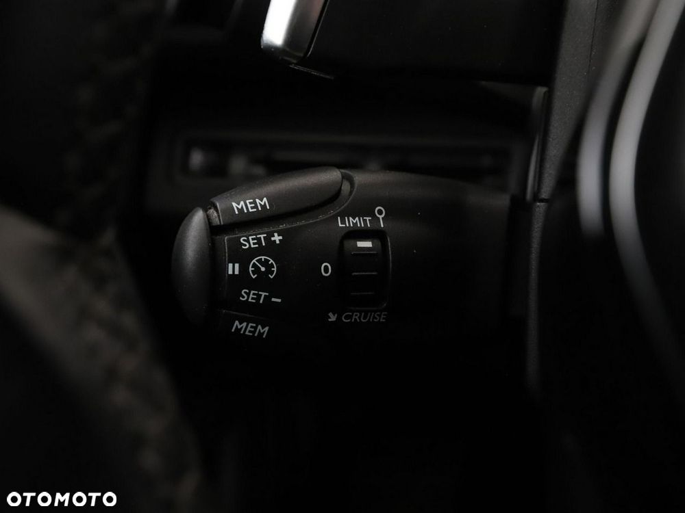 Peugeot 3008 1.2 PureTech Allure S&S EAT8 - 33