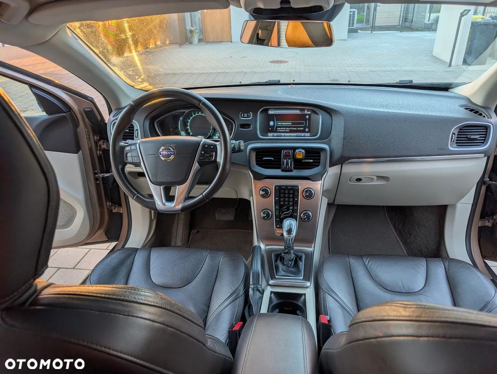 Volvo V40 Cross Country T5 AWD Momentum - 17