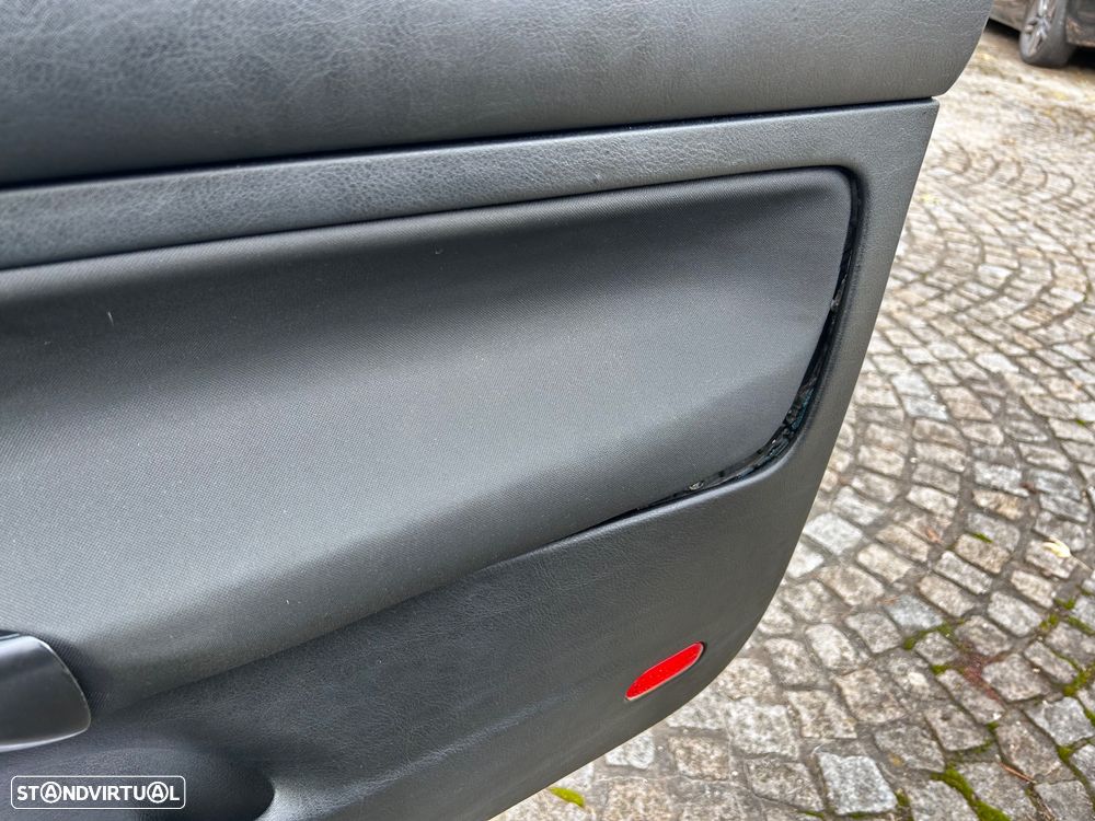 VW Golf 1.9 TDi 25 Anos - 19